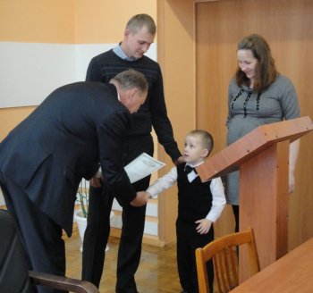 Челябинская область: девяти молодым семьям Нязепетровского района раздали жилищные сертификаты 